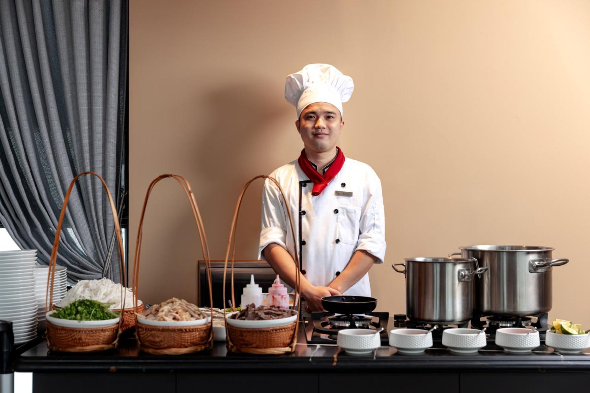 La Siesta Classic Hang Thung Hanoi Esterno foto A live kitchen at a hotel