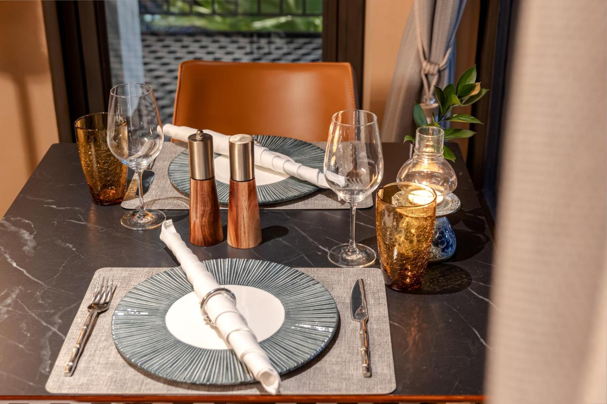 La Siesta Classic Hang Thung Hanoi Esterno foto A place setting