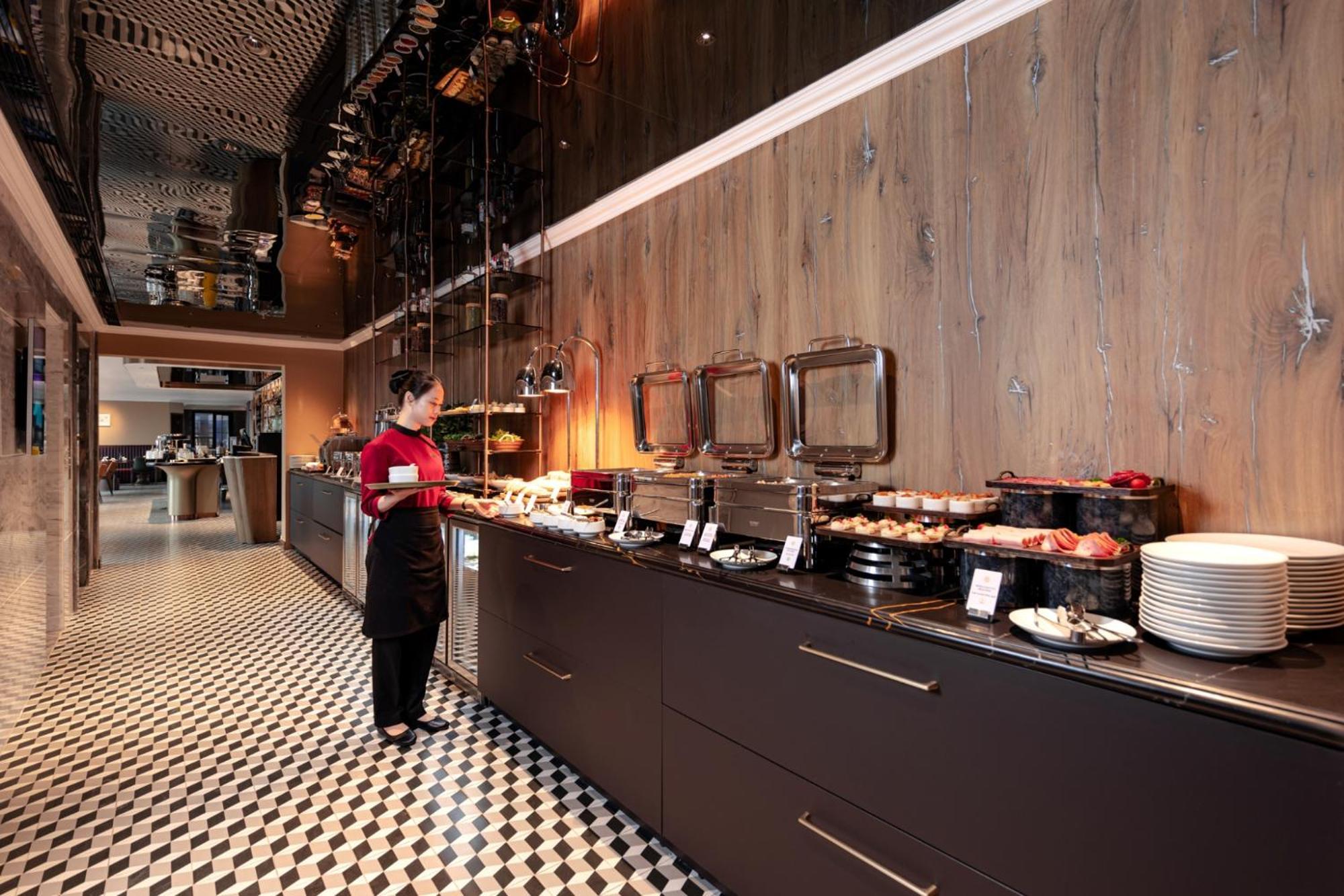 La Siesta Classic Hang Thung Hanoi Esterno foto The buffet at the lounge
