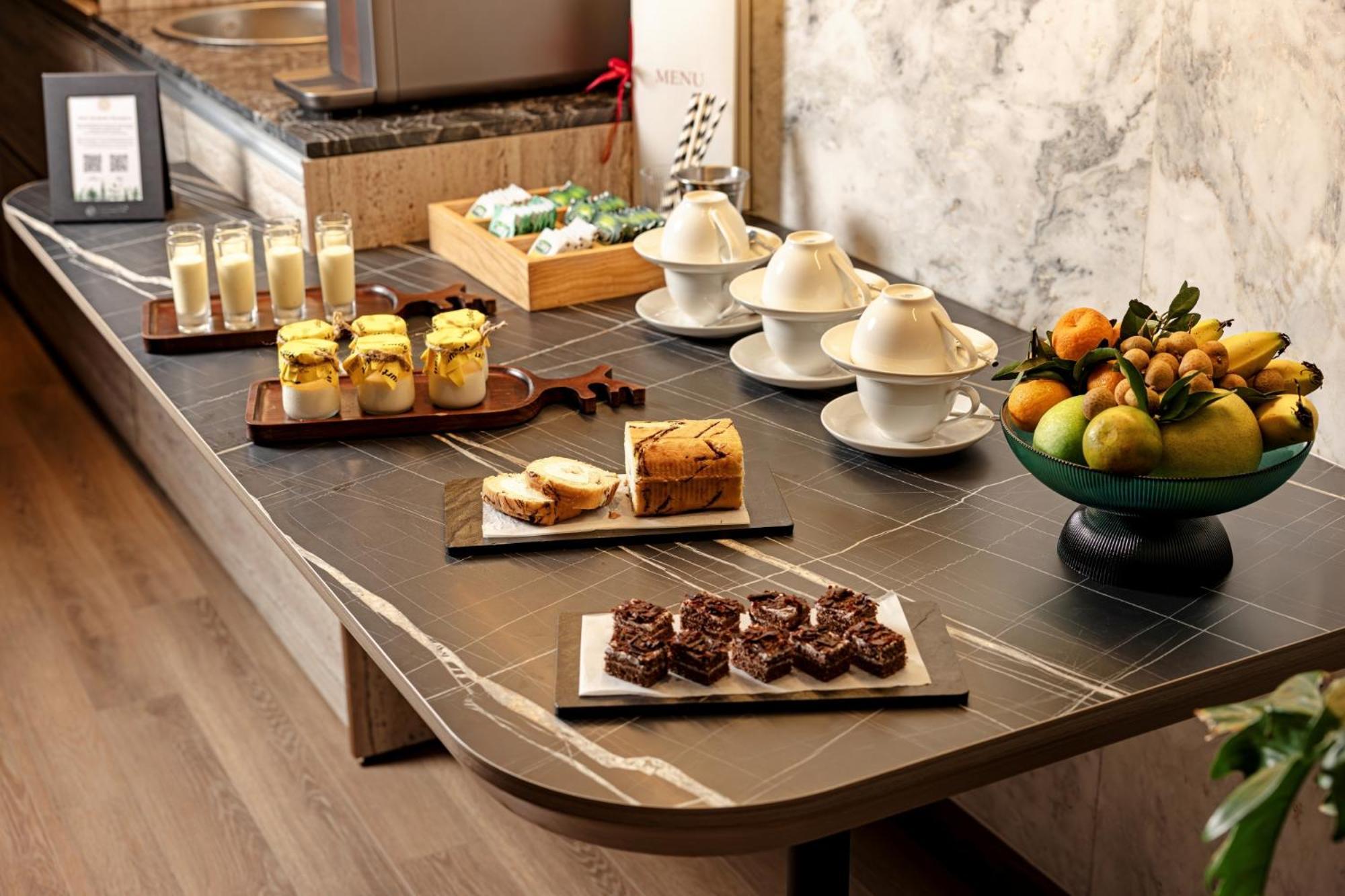 La Siesta Classic Hang Thung Hanoi Esterno foto A buffet with a selection of desserts